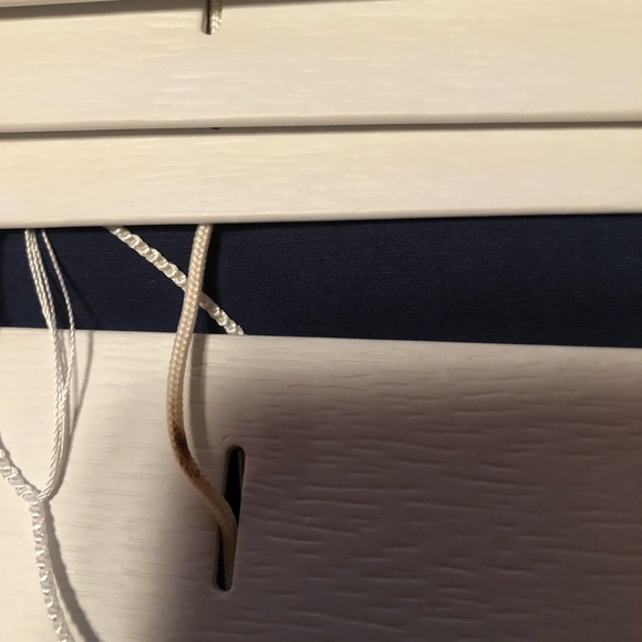 Heavy duty/quality white mini blind - Picture 6 of 16